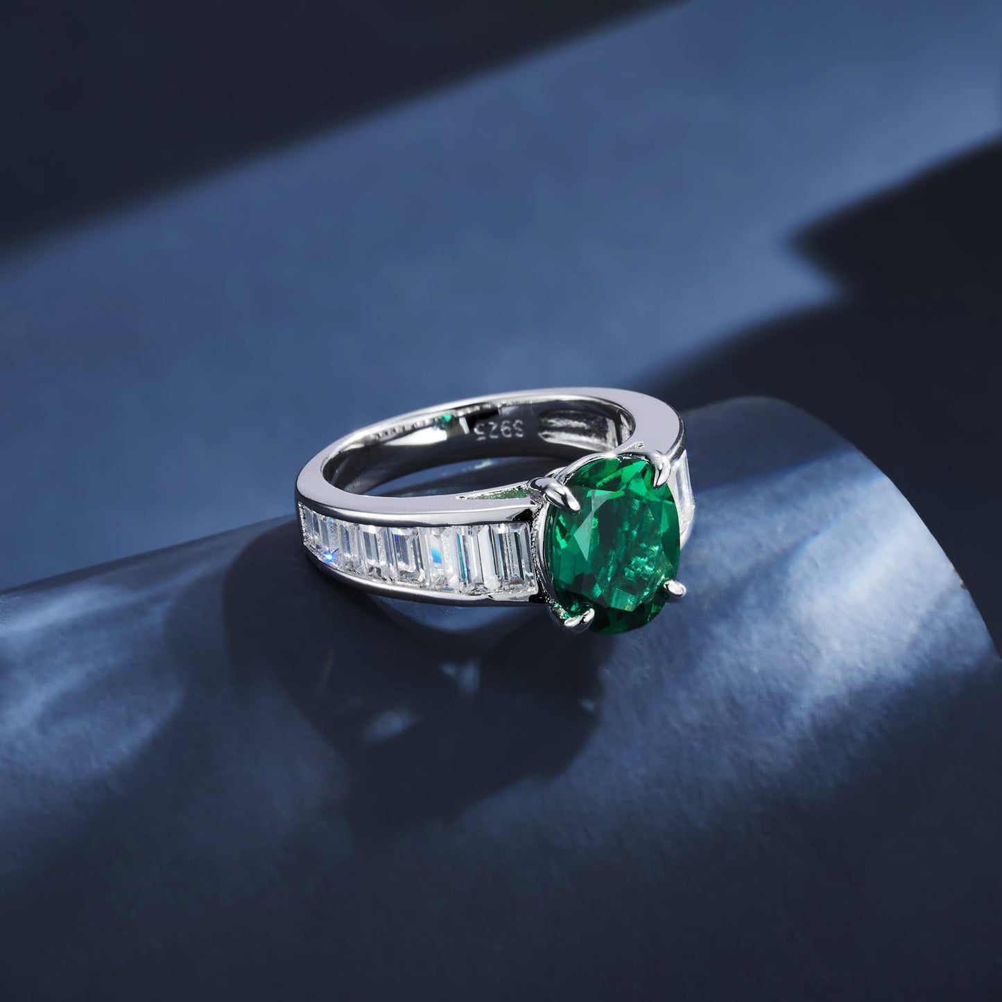 8*10mm 2.6Ct Oval Lab Emerald Ring | Rhodium-Plated S925 Silver, Custom Available