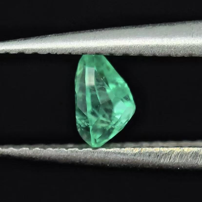 0.232ct Pear Lab Coumbia Emerald | Lab Coumbia Emerald , Custom Accept