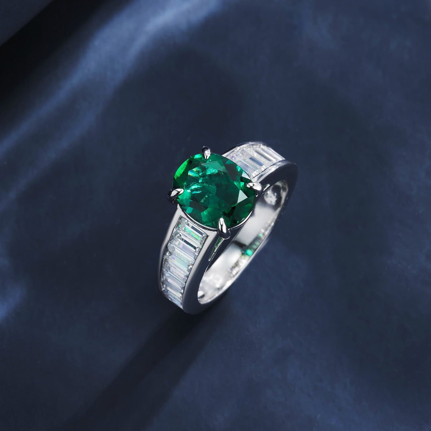 8*10mm 2.6Ct Oval Lab Emerald Ring | Rhodium-Plated S925 Silver, Custom Available