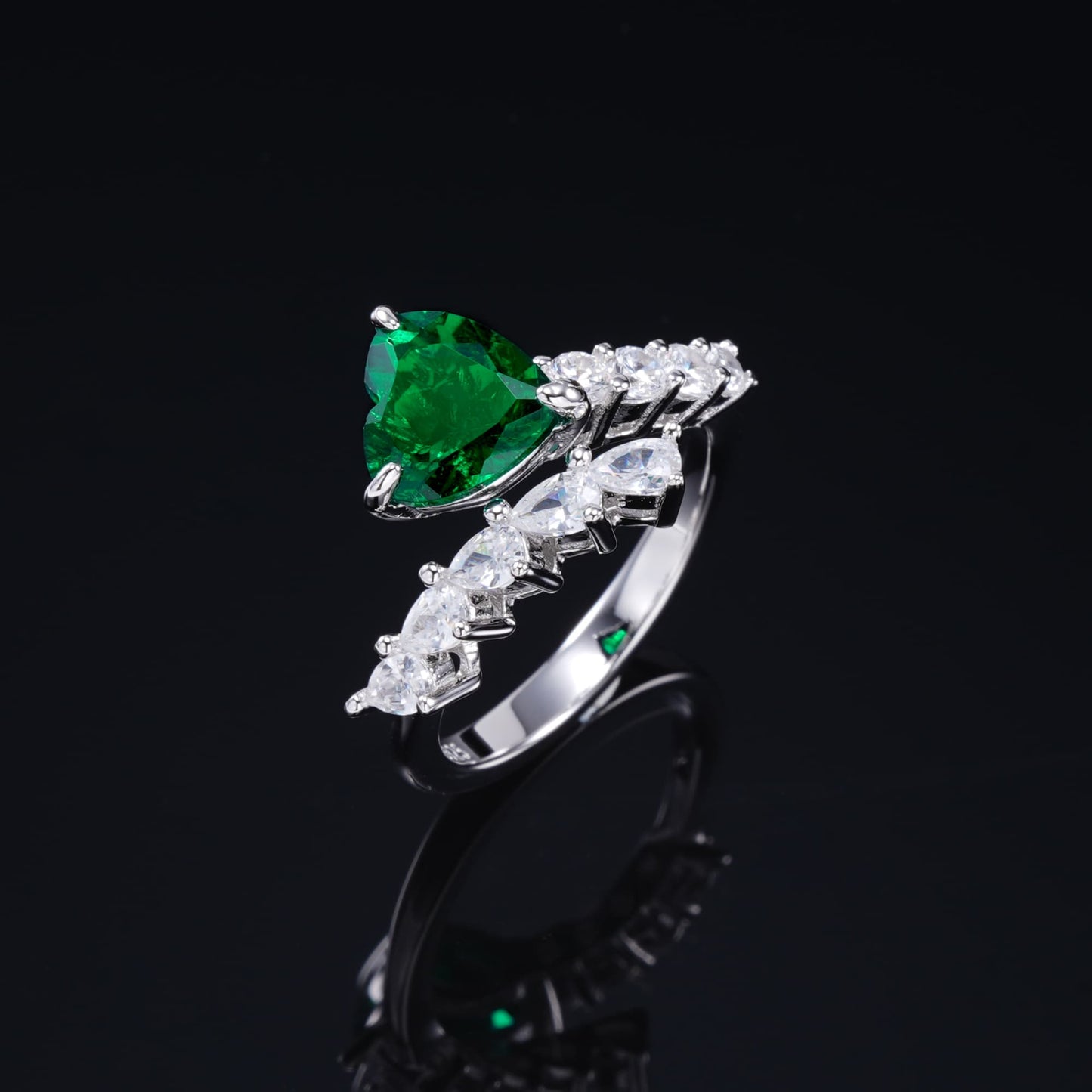 8mm 1.8Ct Heart Gem Lab Emerald Ring | Rhodium-Plated S925 Silver, Custom Available