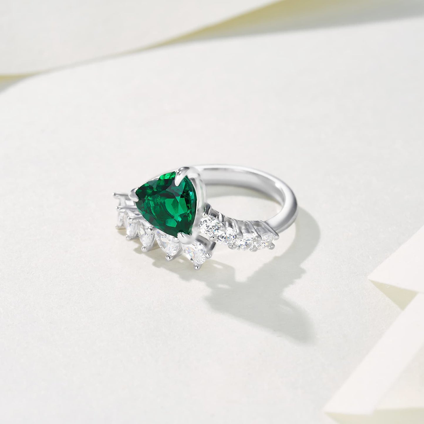 8mm 1.8Ct Heart Gem Lab Emerald Ring | Rhodium-Plated S925 Silver, Custom Available
