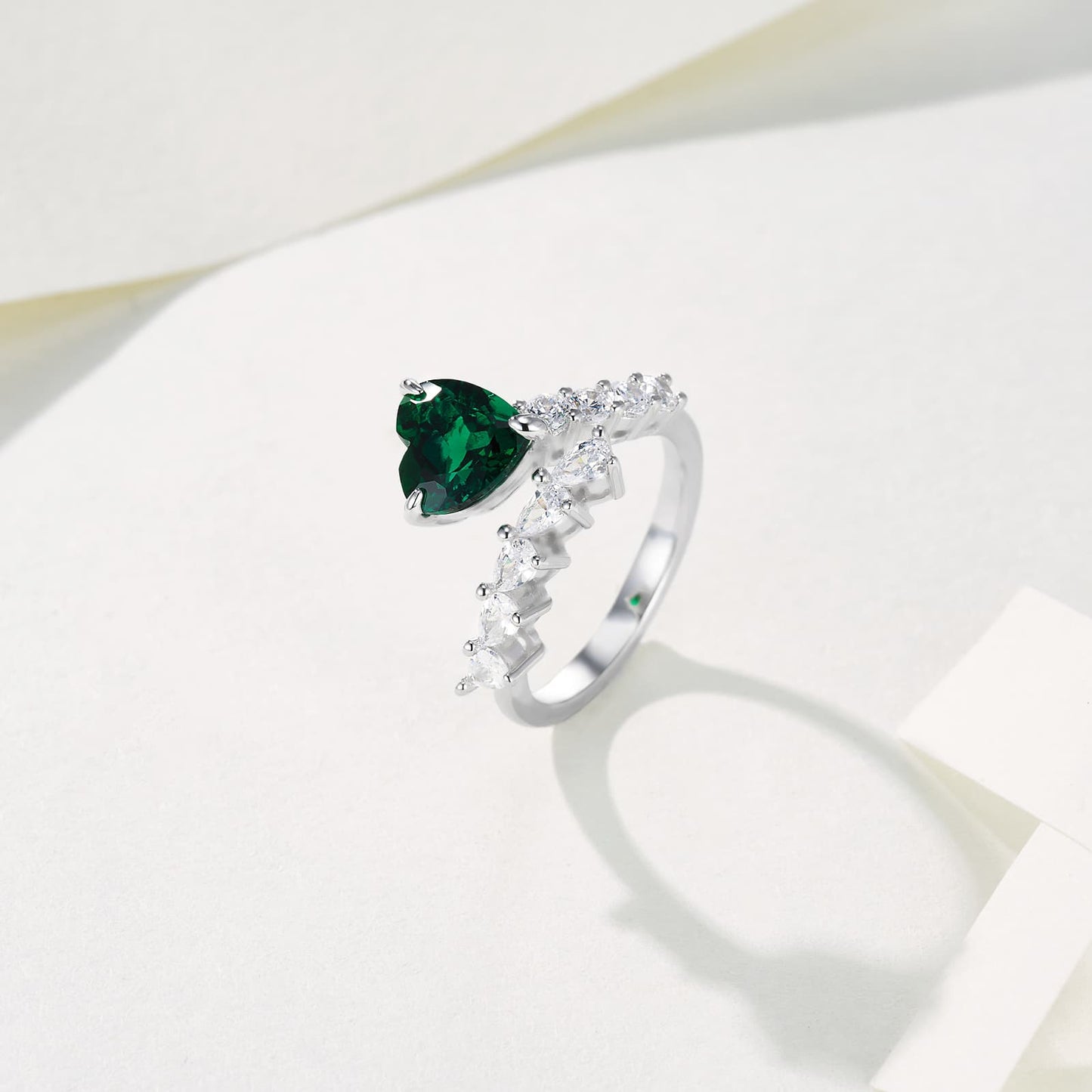 8mm 1.8Ct Heart Gem Lab Emerald Ring | Rhodium-Plated S925 Silver, Custom Available
